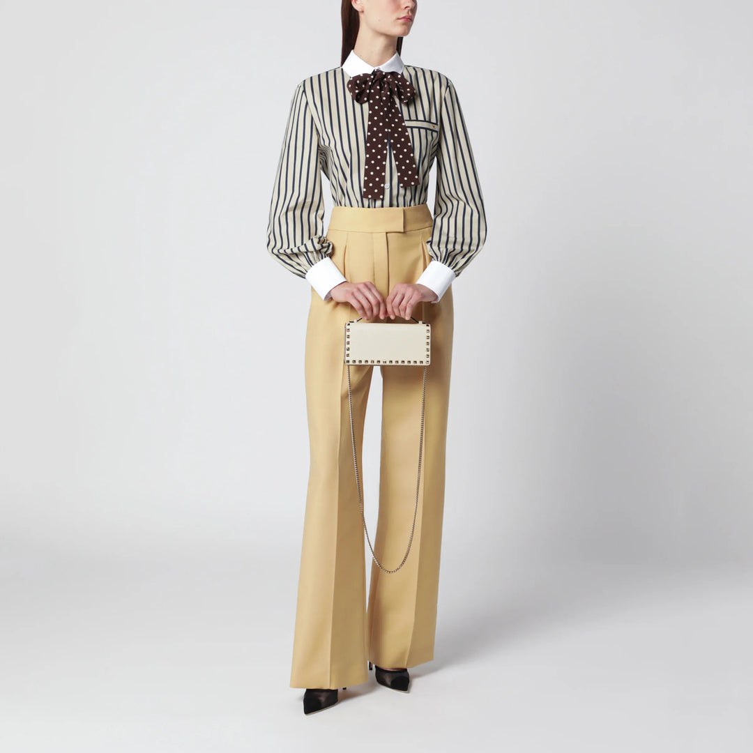 Valentino Garavani - Rockstud chain wallet in grained calfskin, light ivory Brand Apparel &amp; Accessories U